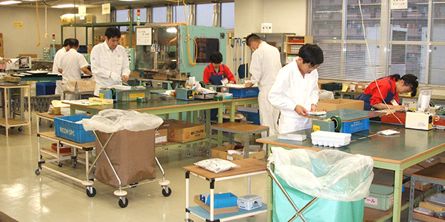 画像1：手套装作业